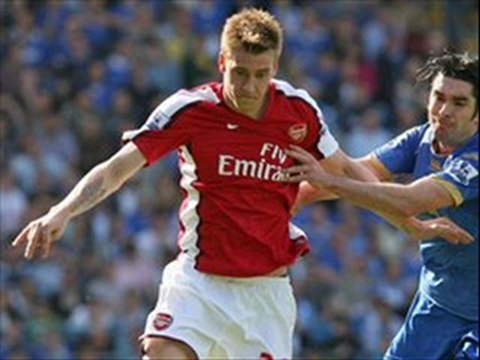 Bendtner hat-trick : Arsenal 5-0 Porto