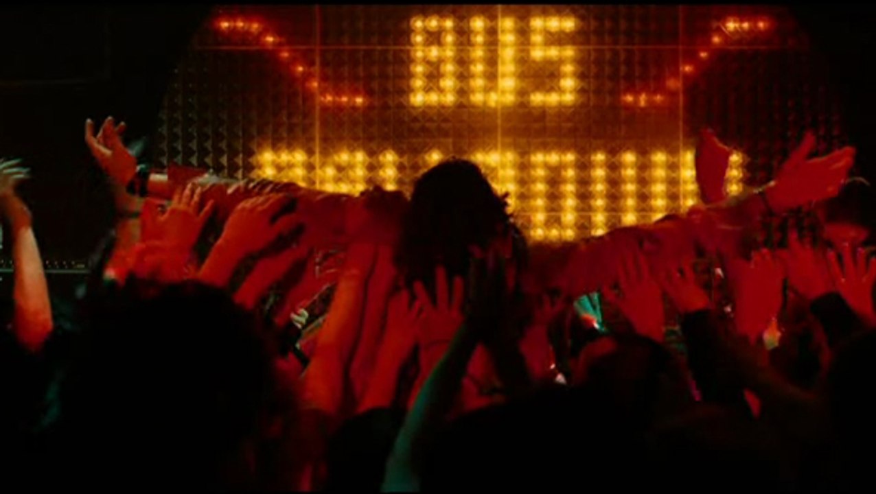 Bus Palladium (Christopher Thompson) Clip