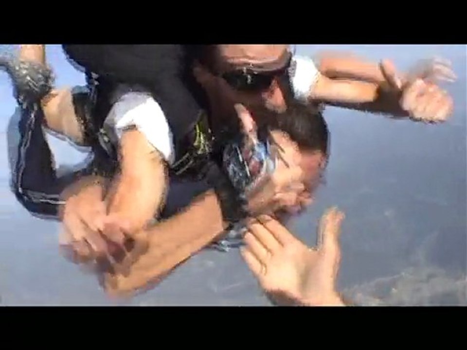 L'eXploit de Gerald en pleine chute libre au dessus du Var