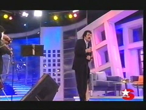 RÜZGAR SÖYLÜYOR*** MÜSLÜM GÜRSES *CANLI*