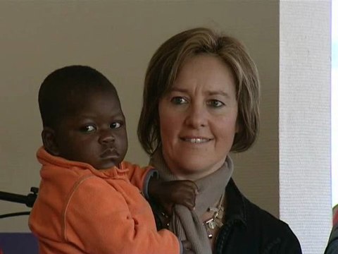 Calaisis TV: Le CCAS : Un chéque a destination d' Haiti