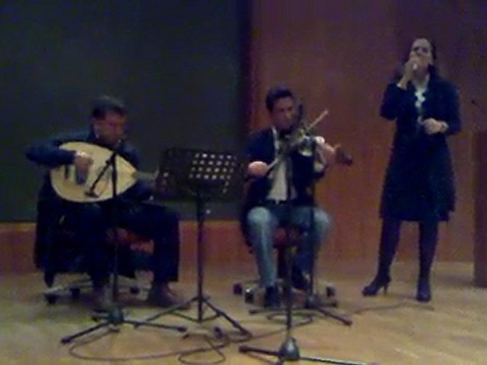 Jale Akkaya - Gülü Susuz Seni Aşksız Bırakmam