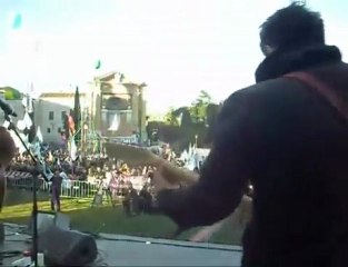 SENTI CHE PUZZA da l'ALTROPARLANTE al NO B DAY