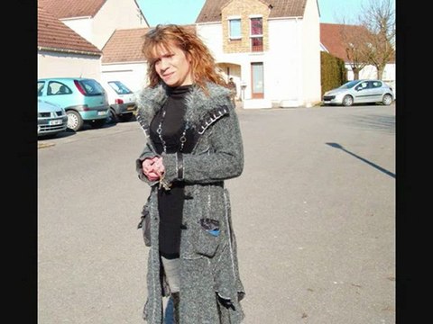 JE SUIS UNE FEMME AVEC MES ARMES,AVEC MES LARME AVEC MON ÂME