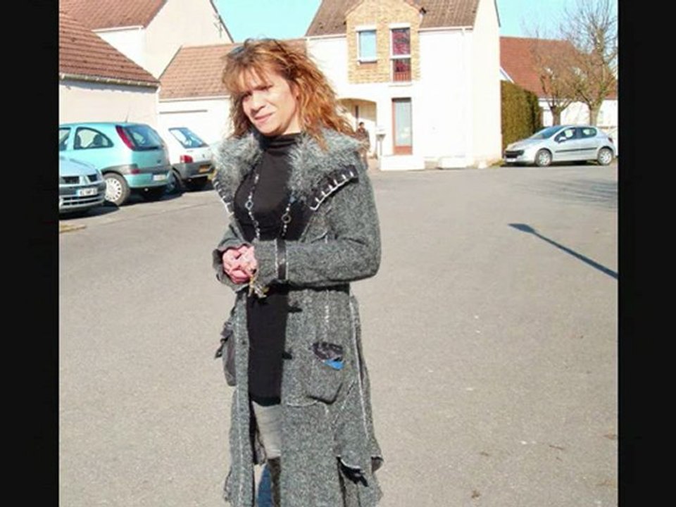 JE SUIS UNE FEMME AVEC MES ARMES,AVEC MES LARME AVEC MON ÂME