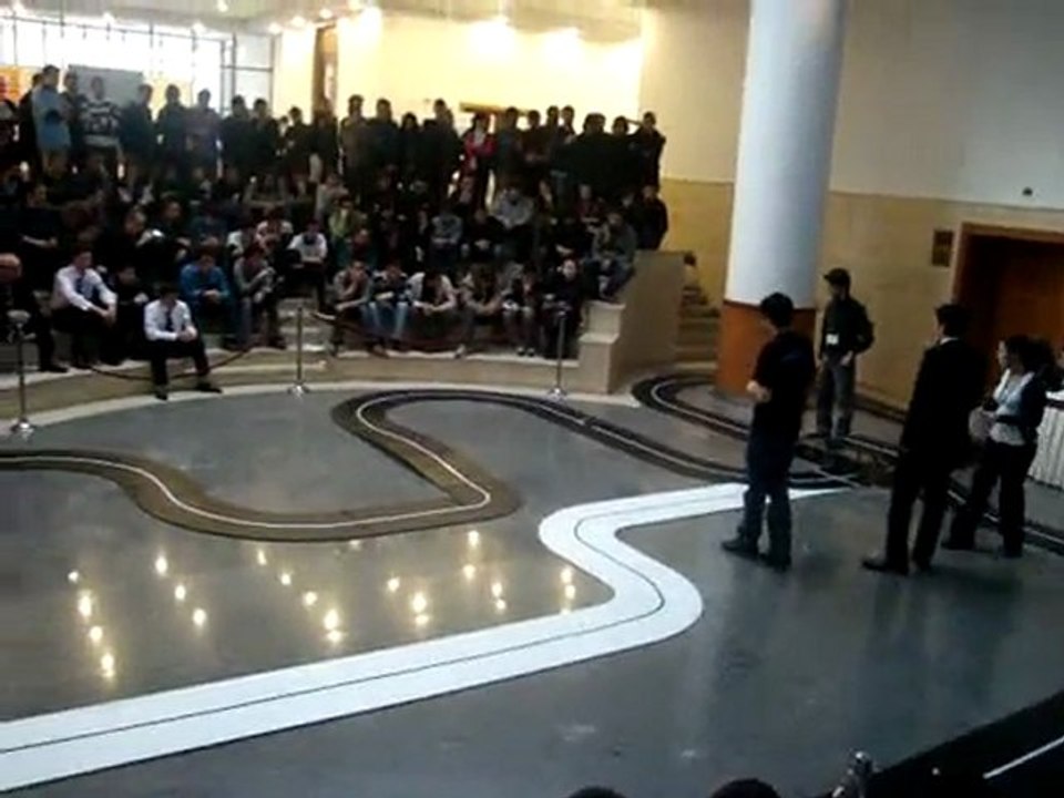 (RoboGazi) Çizgi izleyen robot Odtü (dortteker)