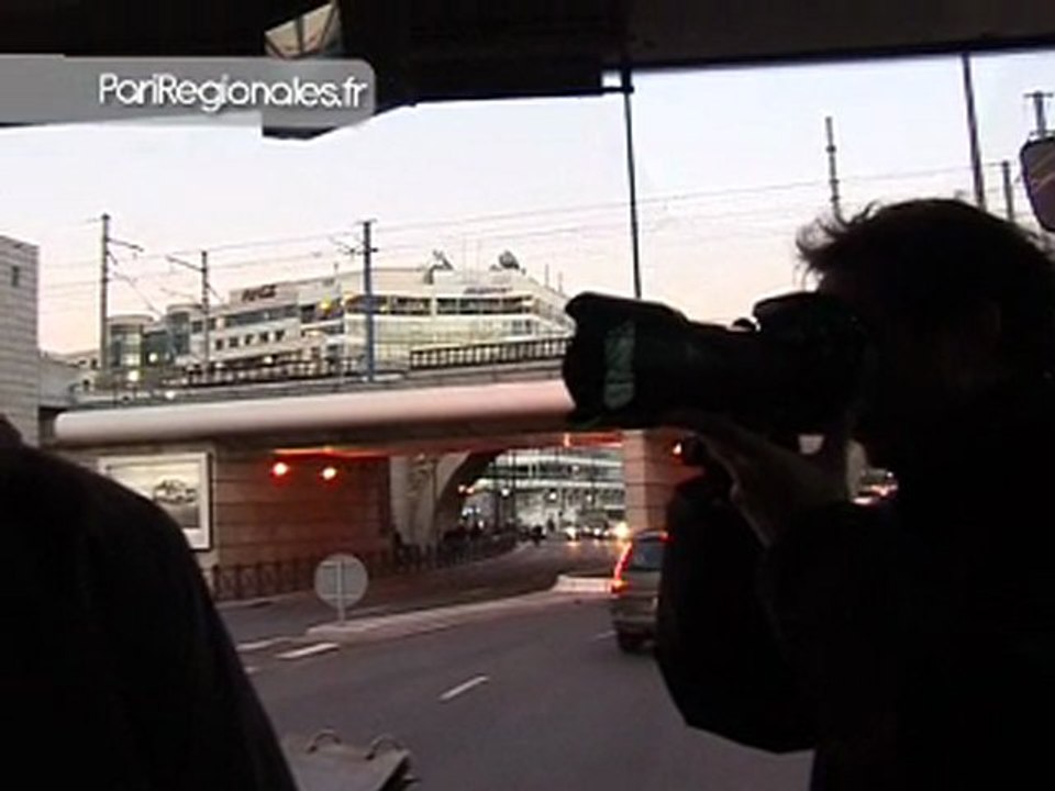 Valérie Pécresse embarque avec une conductrice de bus