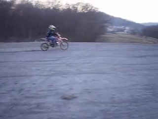 Moi qui cabre en 85 sx ktm 2004