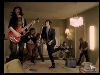 Les Breastfeeders: Tout va pour le mieux dans le pire des...