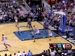 Kirk Hinrich shakes, bakes and schools Matt Barnes for the l