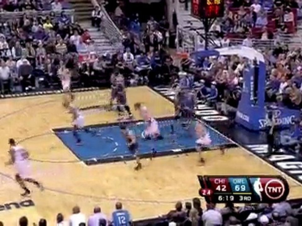 Kirk Hinrich shakes, bakes and schools Matt Barnes for the l