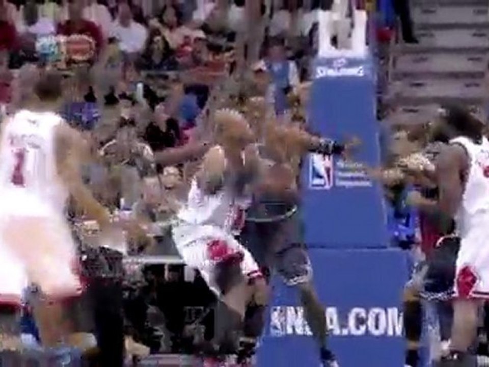 Dwight Howard swats Taj Gibson's shot all the way to center