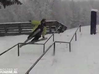 Il re dello sci si schianta sulla ringhiera