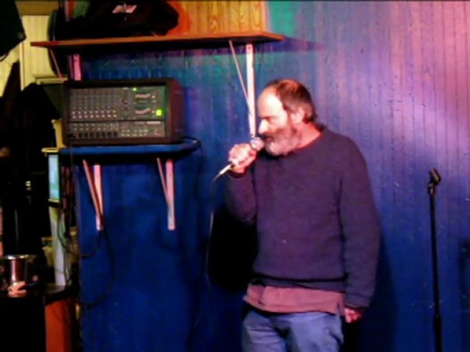 Chris Martin: Andy Dick gropes himself