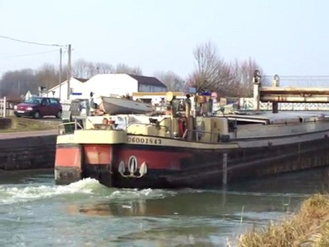 LE PONT LEVANT DE LUZY SUR MARNE