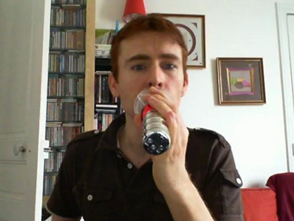 Wiwi égratigne "Je fais semblant"