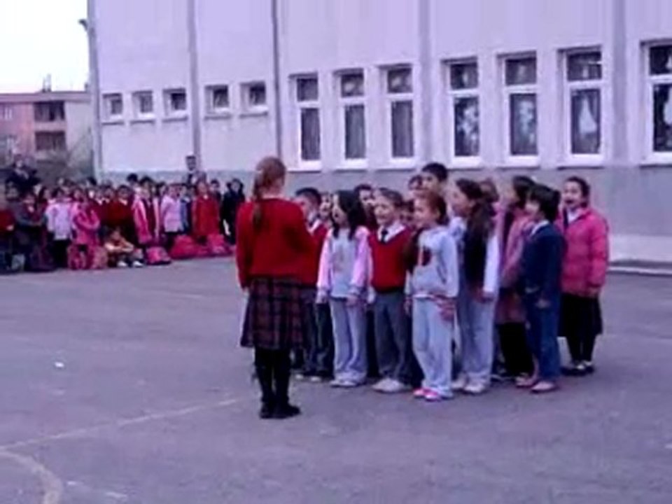 OKULUMUZ ÖĞRENCİLERİNDEN İSTİKLAL MARŞI 12/03/2010