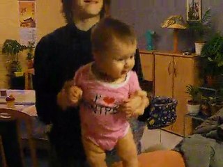 Lily Rose danse pour la soirée des enfoirés