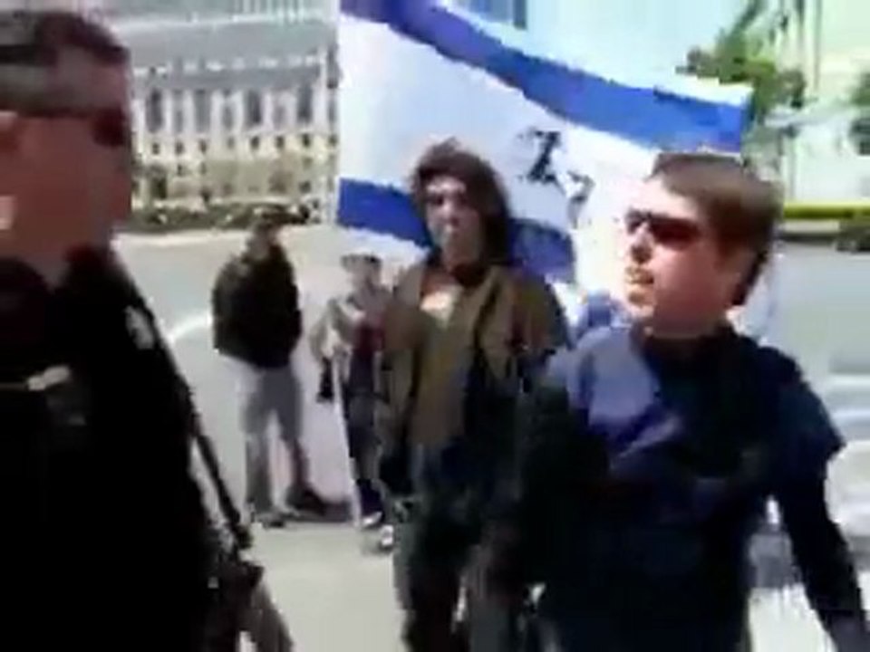 un américain dit la vérité à des sionistes dans la rue.