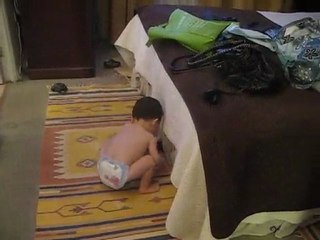 Santiago persigue y es perseguido en pañales