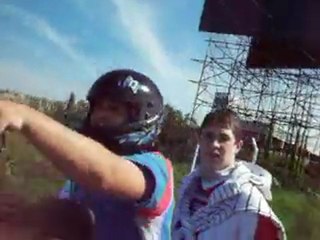 Mi Hno en moto, llendo a la Cancha de Huracan con ls Amigos