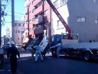 Humor: Coche VS Operarios grúa