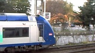 Un train TER qui s 'Arrête, klaxonne et redémarre à Lyon le 20/10/2008