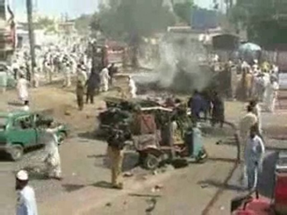 Pakistan Massive blast kills at least 10