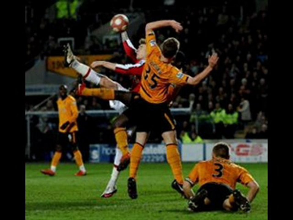 Hull City 1-2 Arsenal Arshavin, Bendtner score