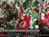 Italianos protestan contra Silvio Berlusconi