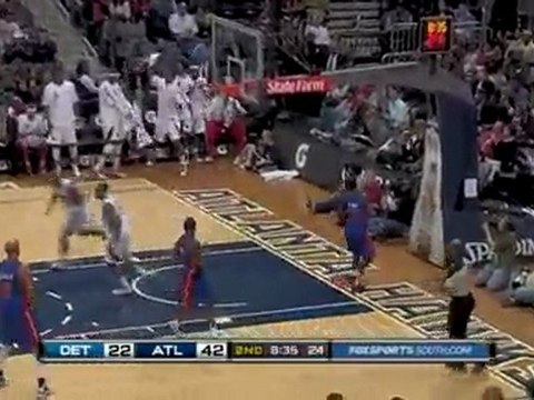 Jamal Crawford picks Ben Gordon's pocket and takes it to the
