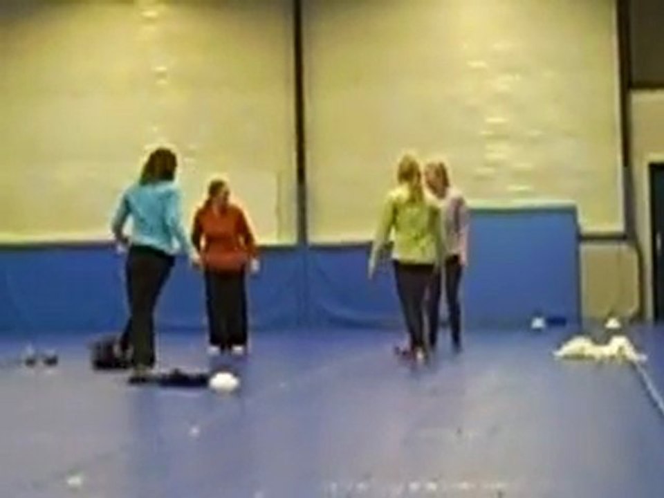 Le Groupe en Gym [ Marine, Mathlide, Elodie P, Alison]