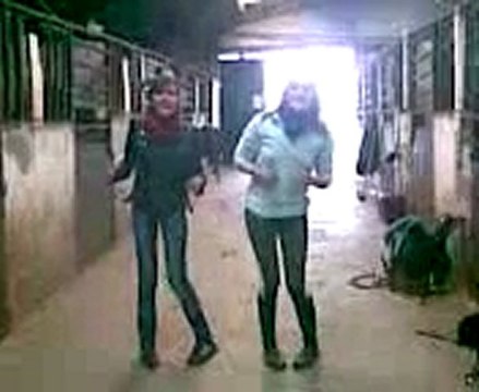 Délire au manège avec Alexandra & Aline =D