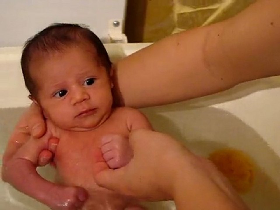 dans le bain, 1 mois et demi