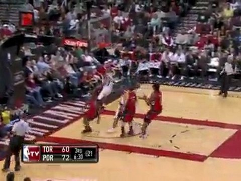 DeMar Derozan packs it nasty off the loose ball in transitio