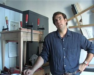 Adrien change de métier : le banquier reconverti en ébéniste