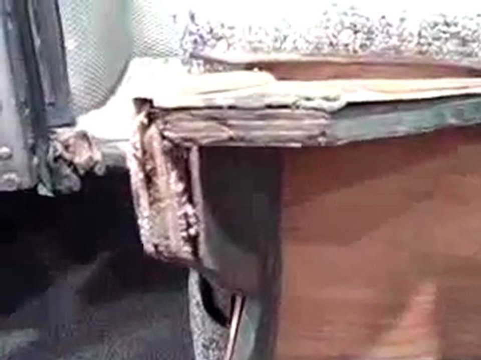 A Wooden Bus Step Stool_1