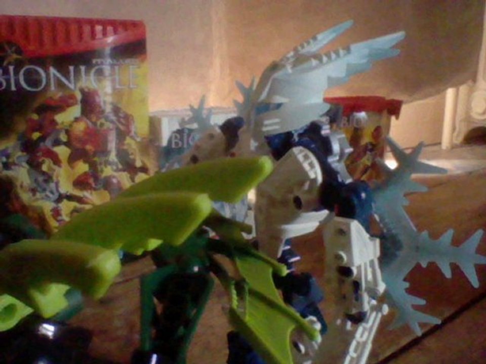 Bionicle, arena magna:Gresh VS Gelu ( Haute qualité )