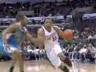 Eric Gordon knifes through the Hornets defense and finishes