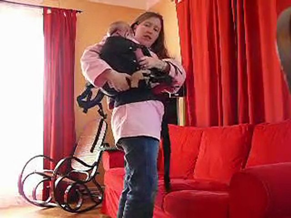 Hélo dans le manduca - 4 mois bientot