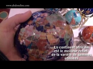 Globe terrestre en serre livre bleu lapis