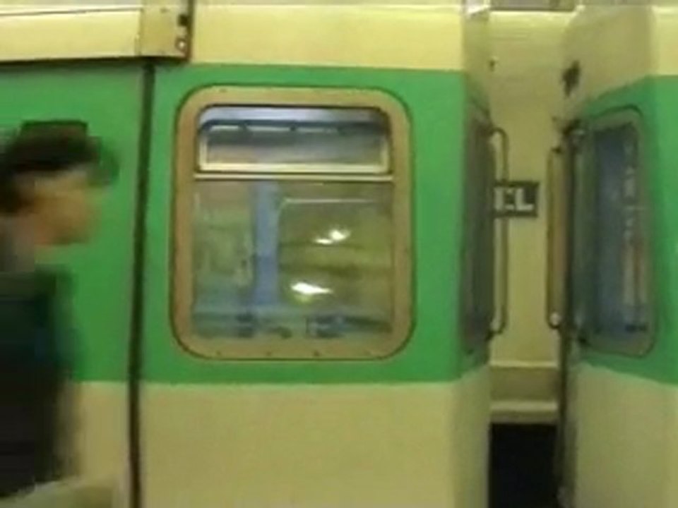 MF77 a la station LOURMEL