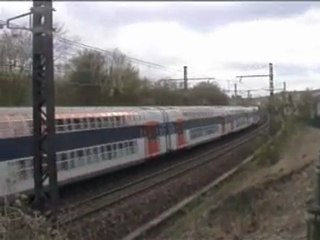 une rame z5600 s'approche de moret