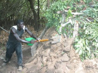 Création d'un four à charbon en Casamance Sénégal par Famara