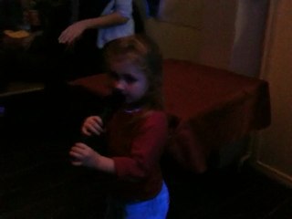 I gotta feeling par Kiara, 4 ans