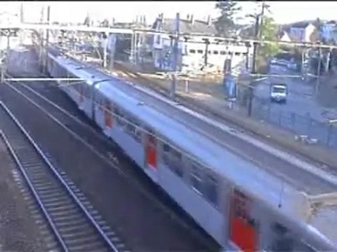 une UM z5300 arrive à moret