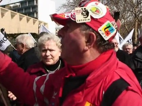 «Le gouvernement organise l'euthanasie des mineurs»