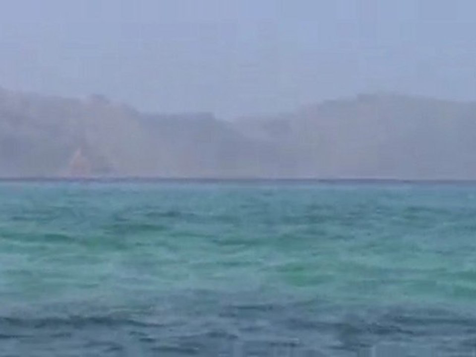 Yemen. Au loin SOCOTRA. mars 2010. charly75videos. charles p