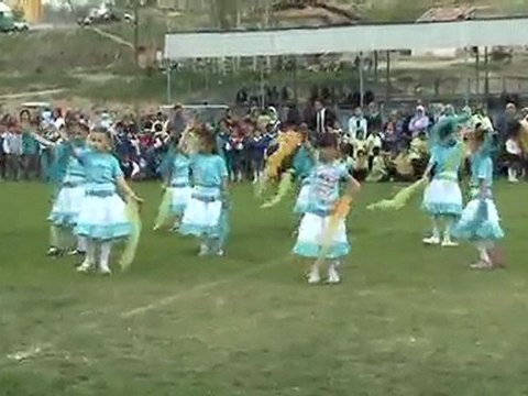 Karakeçili İlköğretim Okulu Ana sınıfı 23 Nisan Gösterisi