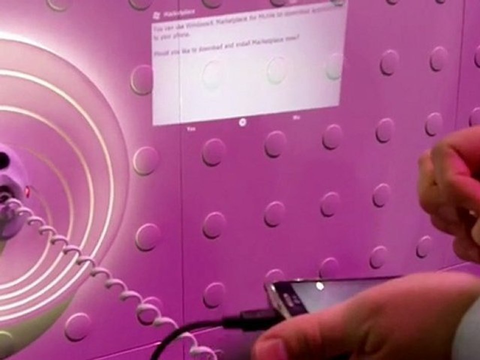 CES 2010 - LG Demos Its eXpo Mini Projector